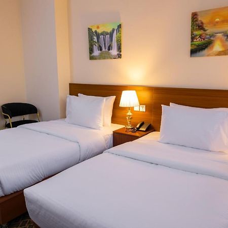 Three 888 Hotel Dubai Buitenkant foto
