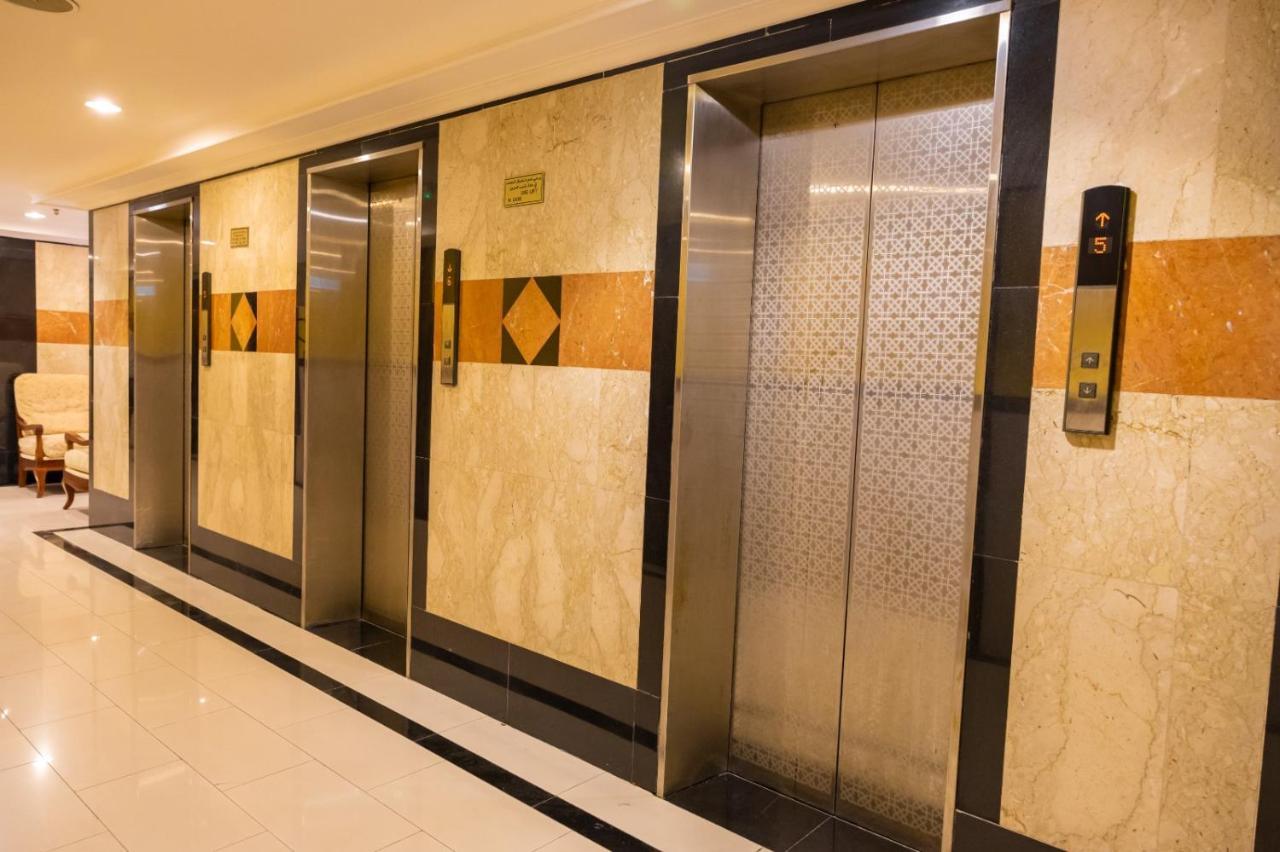 Three 888 Hotel Dubai Buitenkant foto