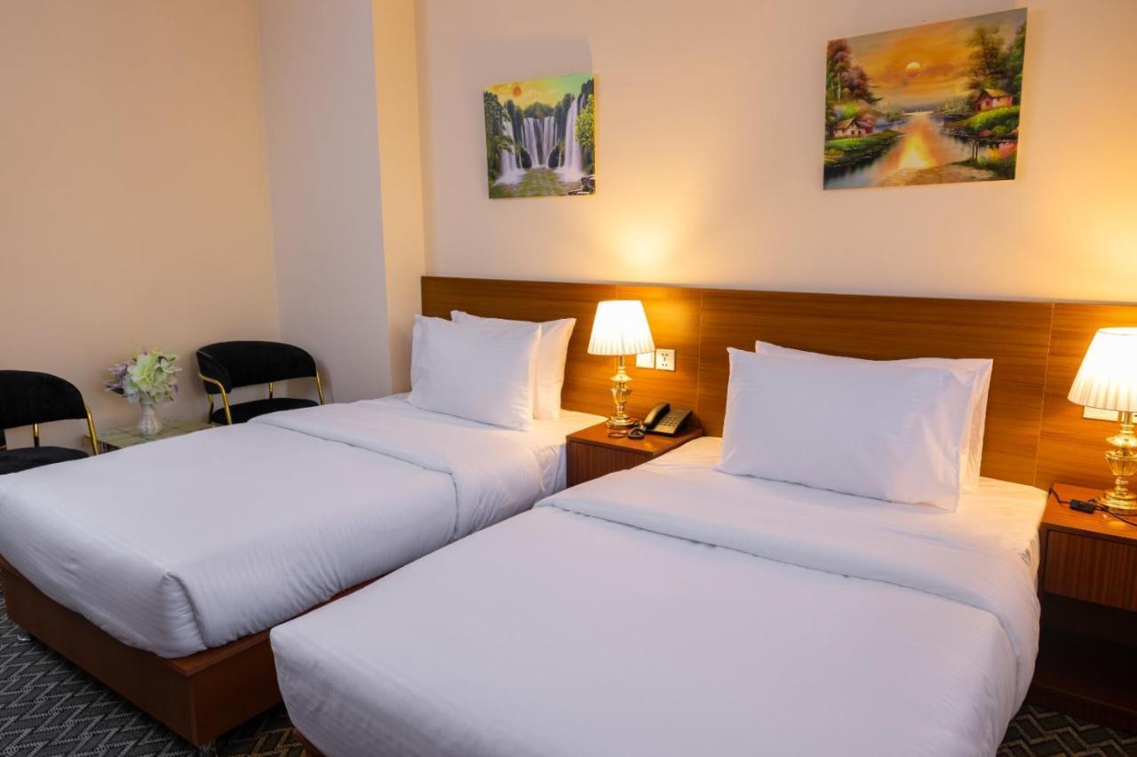 Three 888 Hotel Dubai Buitenkant foto
