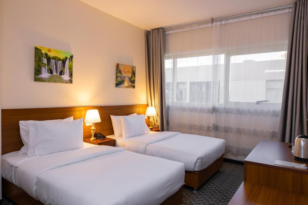 Three 888 Hotel Dubai Buitenkant foto