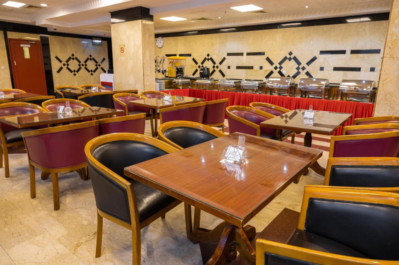 Three 888 Hotel Dubai Buitenkant foto