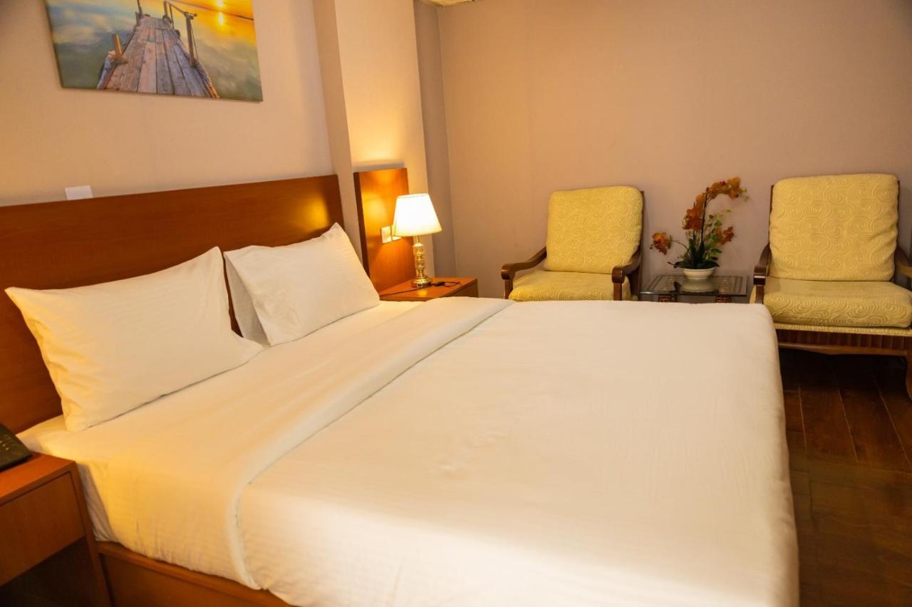 Three 888 Hotel Dubai Buitenkant foto