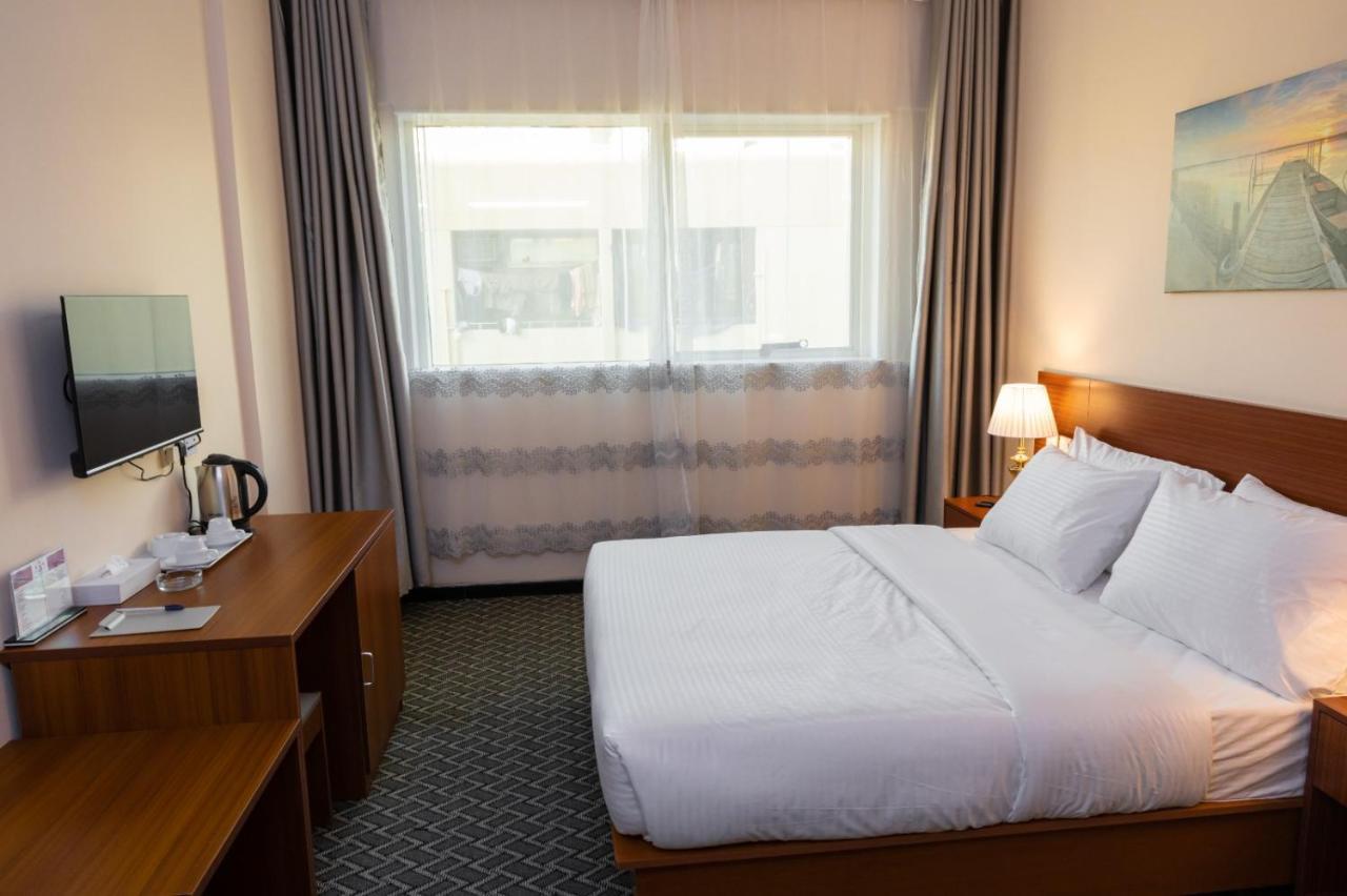 Three 888 Hotel Dubai Buitenkant foto