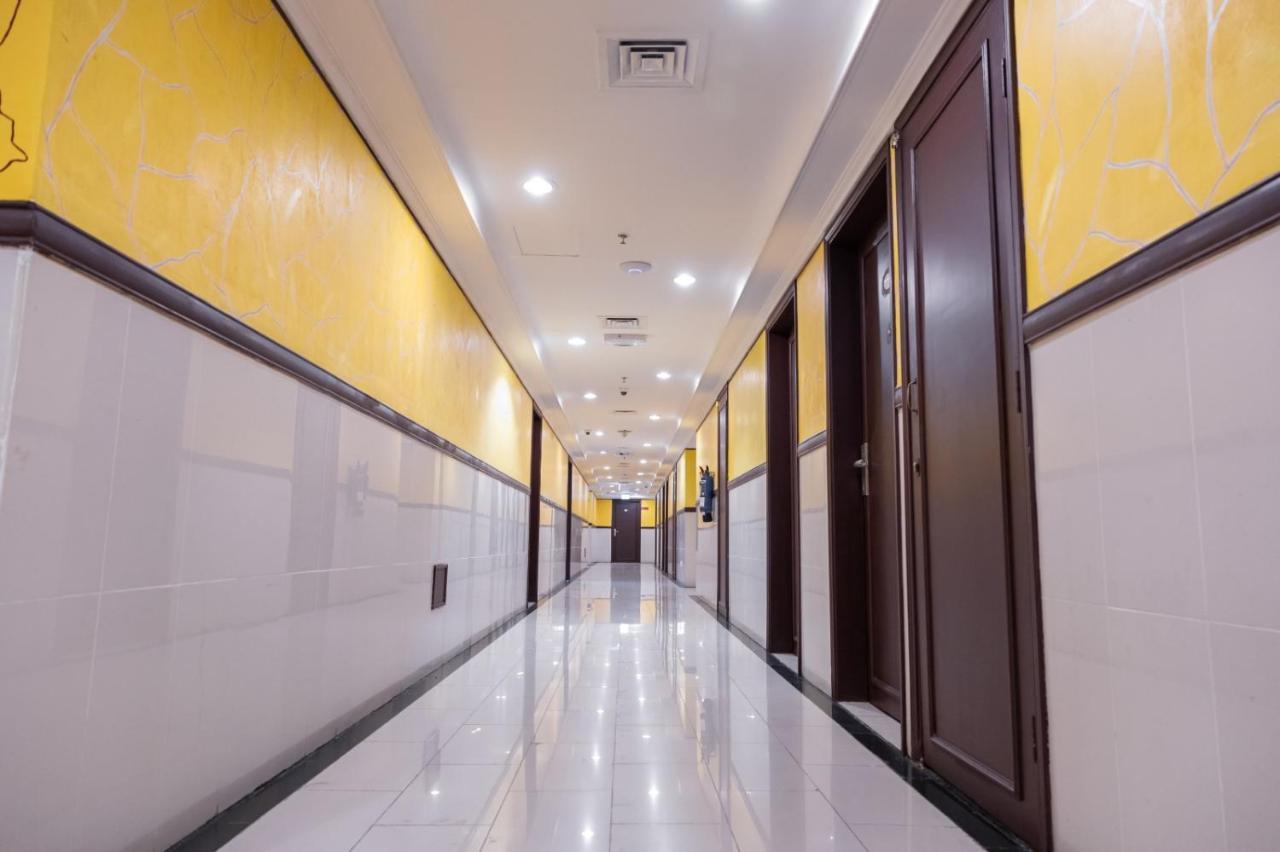Three 888 Hotel Dubai Buitenkant foto