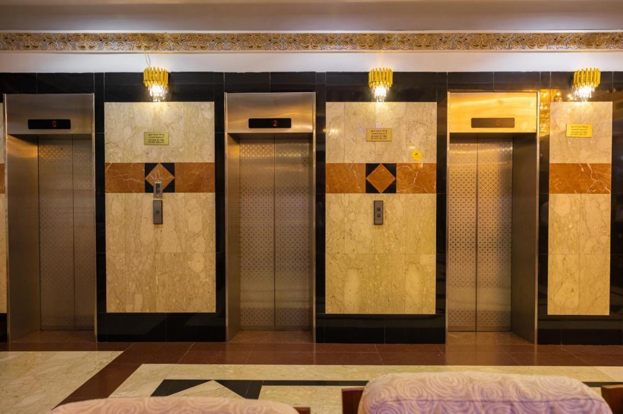 Three 888 Hotel Dubai Buitenkant foto