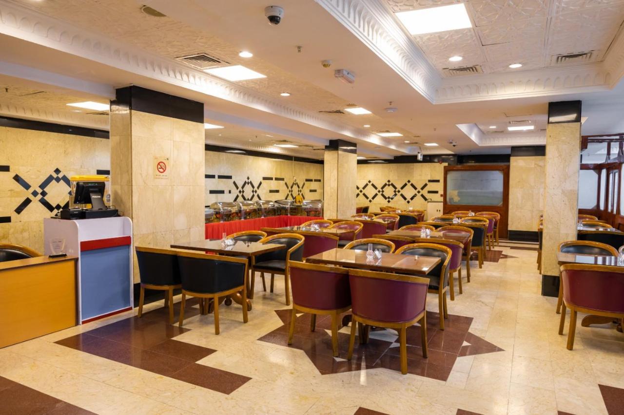 Three 888 Hotel Dubai Buitenkant foto