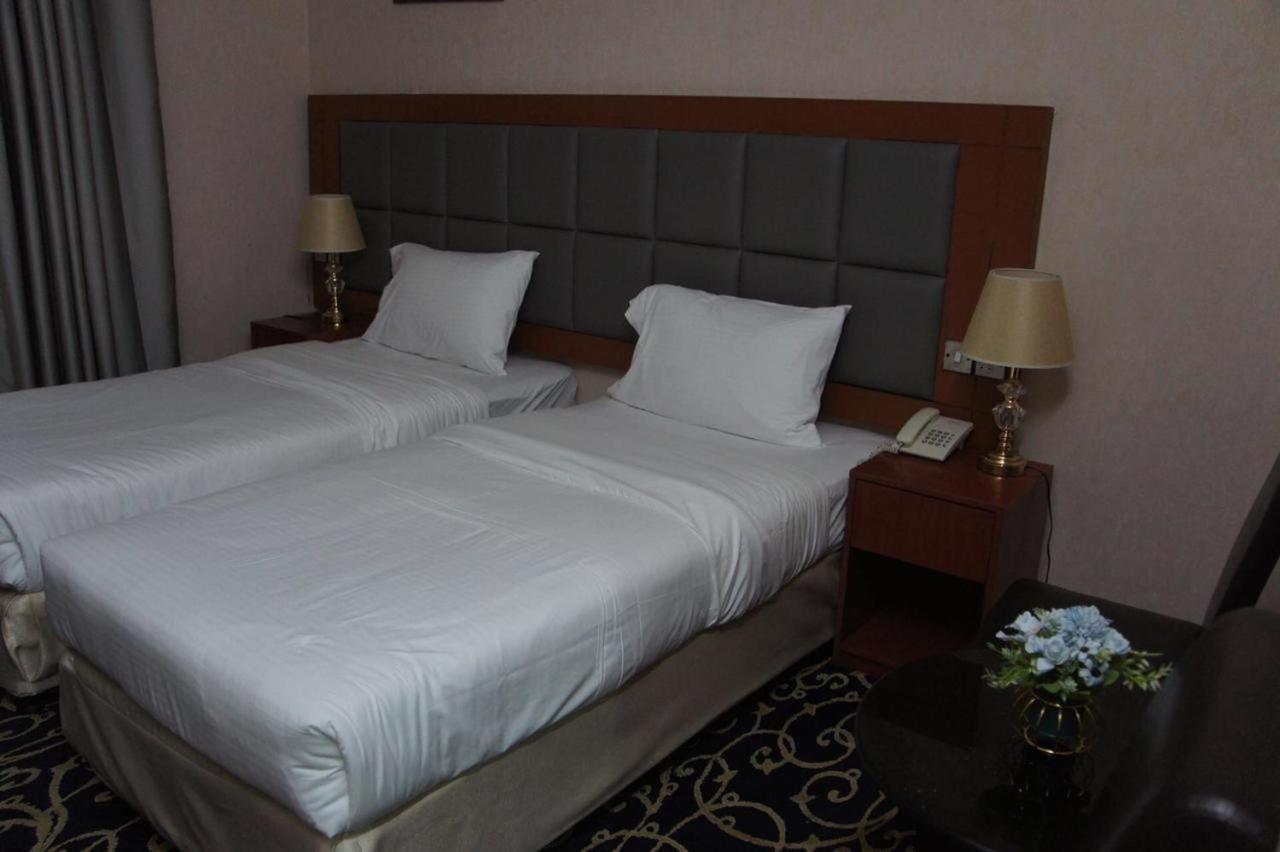 Three 888 Hotel Dubai Buitenkant foto