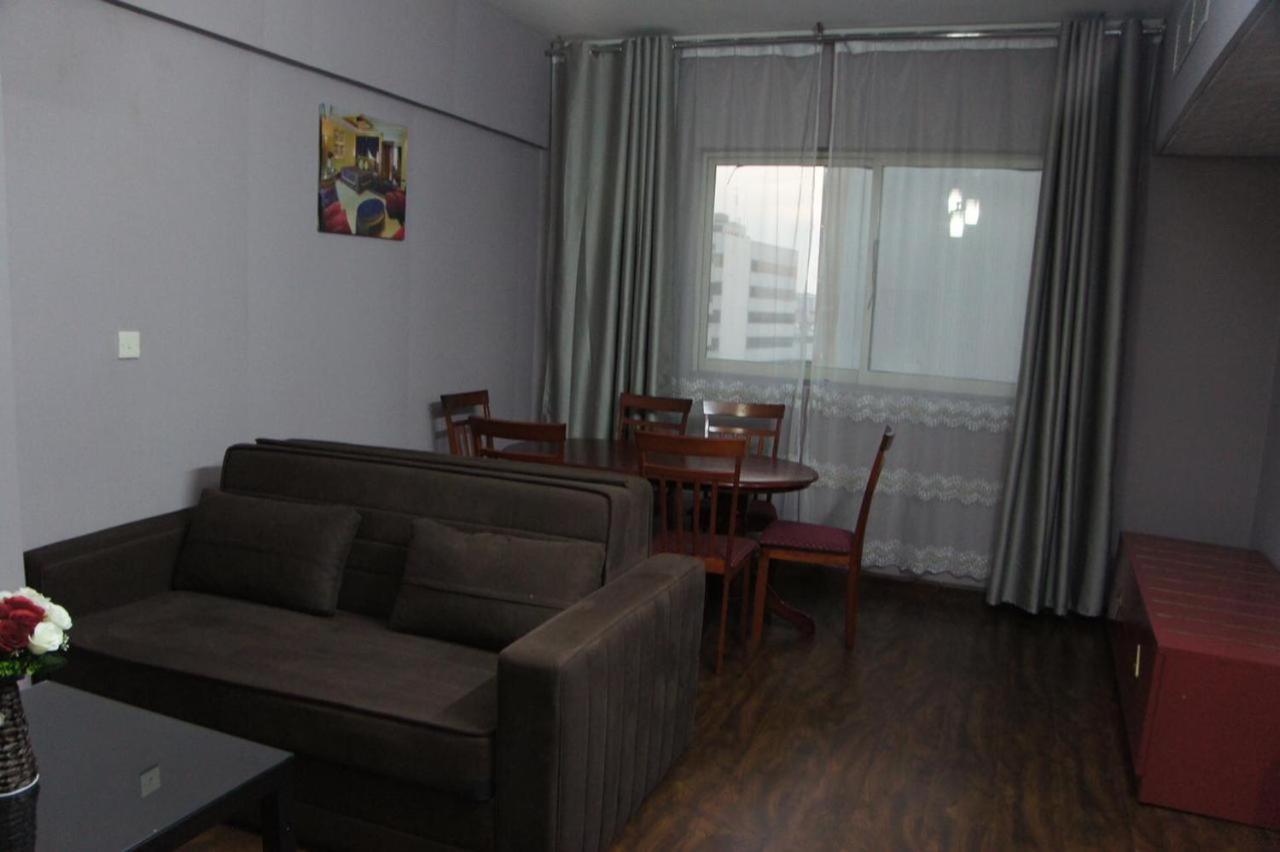 Three 888 Hotel Dubai Buitenkant foto